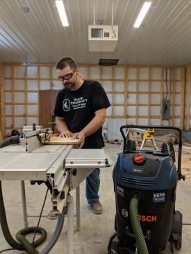 One small complaint is that the unit doesn’t have an on-board plug, aka “tool trigger.” But the switch is so close that the author manages OK without it.