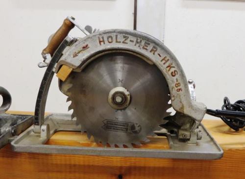 I’m not sure what the connection is between Holz-Her (now a German brand of industrial woodworking machinery) and Festool. I like this saw for its wooden grip and the depth adjusting mechanism, which locks with a simple wingnut and has a finely graduated scale. Note the wooden wedge used to jam the guard open in the time-honored (and unapproved) manner.