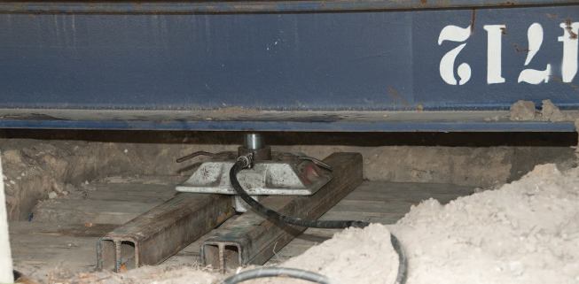 The crew installed cribbing and hydraulic jacks for lifting the building.