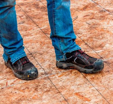 These low-tops have a composite toe.