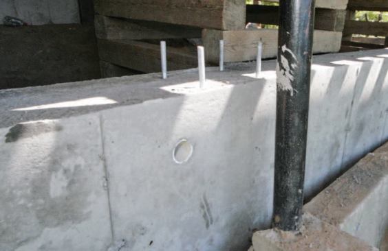The connecting rods are run through 4-inch-diameter PVC knockouts.