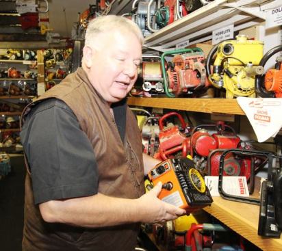 Here’s Wayne with a rare Solo Multi-Mot motor, which can be connected to accessories that turn it into a pump, drill, chainsaw, and other items. Produced in the late 1980s and early 1990s this machine never really caught on.