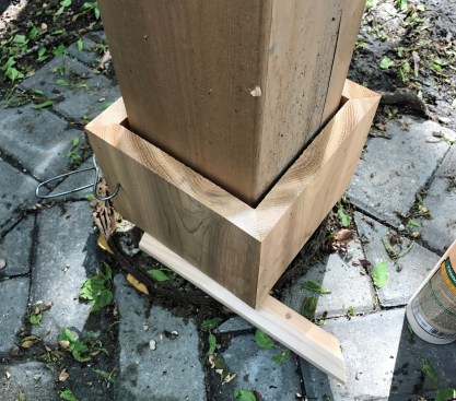 To build a durable base for an exterior column, the author creates a ventilation space, oversizing the base about 1/4 inch on all sides.