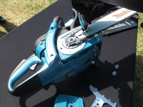 Here a Makita product manager shows how to remove and replace the drive sprocket on the new EA500P. With most saws this would be a time-consuming repair that involved removing the clutch and disassembling the motor. It takes less than 5 minutes with this saw because the sprocket is attached more or less the way pulleys are attached to electric motors; reversing or replacing it is not a big deal.