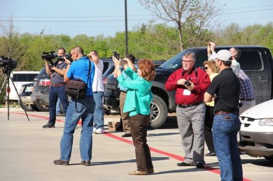 Bonus photo: here’s what journalists and bloggers do during ribbon-cutting ceremonies.