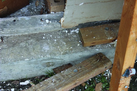 The wall plate stayed in place, but the wall above it came loose; the fastening of laminated fiber or foam sheathing was insufficient to hold the wall studs in place.