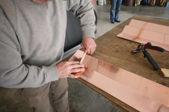 The folds on the apron and corner pieces are left slightly open to make it easier to join them together.