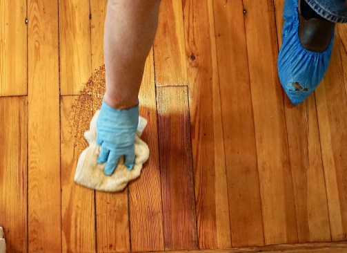 This excess oil must be cleaned up immediately before it hardens. 