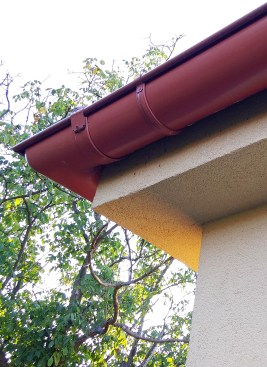 Gutters are ubiquitous on Polish homes. Most have 200-mm- (7.8 inch) diameter to 280-mm (11 inch) half-rounds formed from 0.6-mm-thick (about 22 gauge) powder-coated aluminum or galvanized steel.