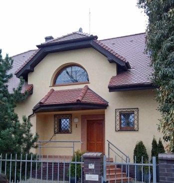 An exterior entry way that is well protected from water.