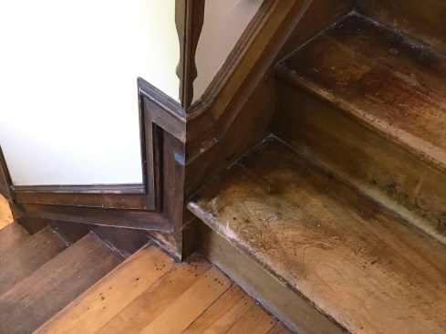 The traditional landing transition was done with a bisected angle to “turn” the skirt level. Once it turned the corner level it drops to the skirt, bisecting the angle between “vertical and rake.”