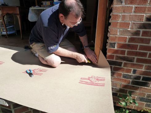 Cutting in the corners of the house wall indexes the template.