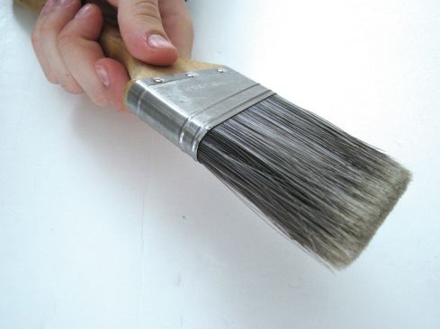 Ferrules with round corners allow the brush to hold a good amount of paint when the job calls for both cutting lines and spreading paint quickly.