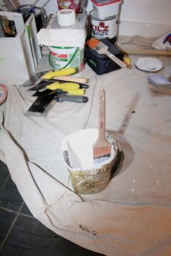 A Handy Pail has disposable liners and a magnet that keeps a brush suspended in paint when it's not being used.