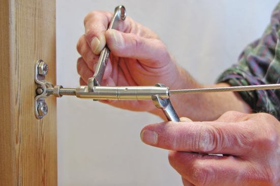 Typical of other swageless fittings, Feeney’s Quick-Connect fittings have locking jaws that grab the cable without requiring the use of a swaging tool. After the cut end of the cable has been inserted into the fitting, a pair of wrenches are used to tighten the fitting and tension the cable.