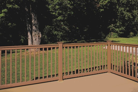 CertainTeed Oxford railing in Warm Spice.