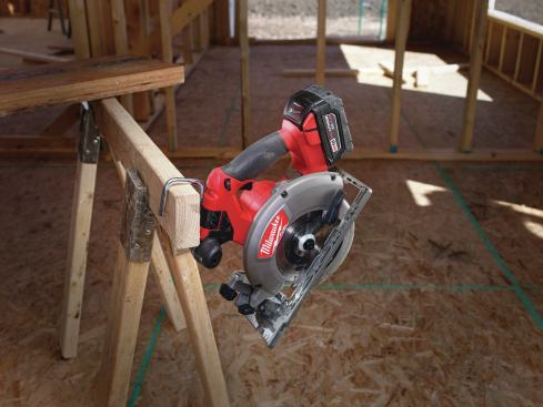 Unlike the Makita, the Milwaukee has a built-in rafter hook.