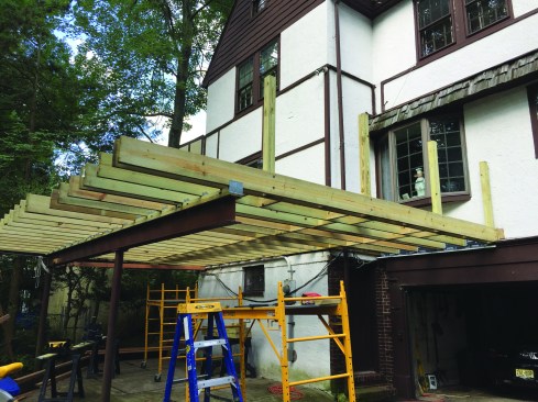The joists are leveled flush with the string.