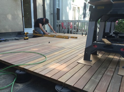 The tops of the pedestals can be fitted with tabs to provide the proper spacing between panels.
