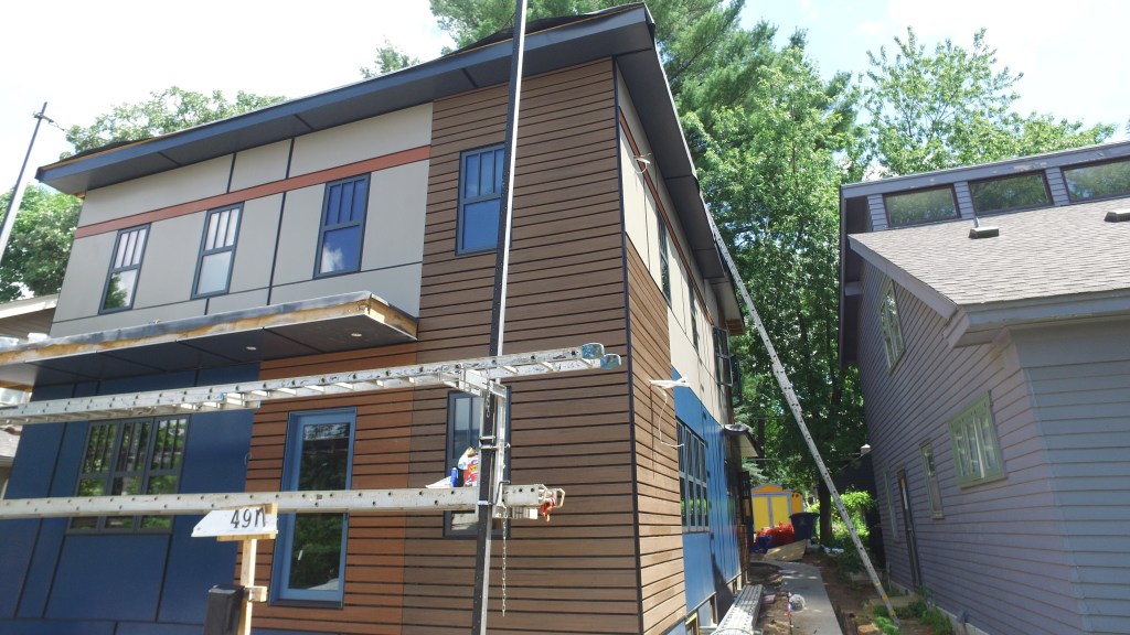 Mixing the open-joint system with a panel system, the author created an "almost-Mondrian" aesthetic. In this composition, the open-joint areas offered a distinct warm and patterned texture.