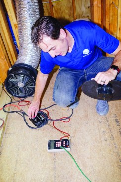 After hooking up the Duct Blaster, Harris adjusts the fan controls to bring the pressure in the system to 20 pascals.
