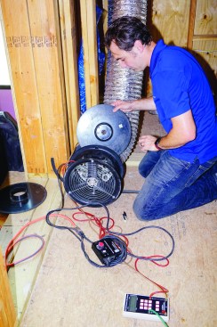 By itself with no-air handling equipment hooked up, the duct run is remarkably airtight—so airtight that to get meaningful numbers, Harris has to insert a “Ring 4” flow restrictor into the fan assembly.