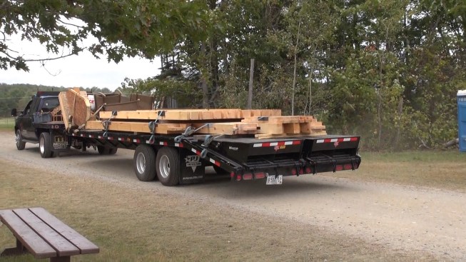 The crew hauls its disassembled timber frame out of the fairgrounds after a successful show.
