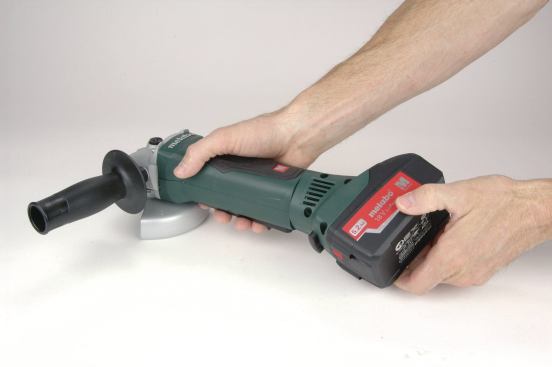 Metabo’s battery can be rotated and clicked into four positions, keeping it out of your way. Pointing the toe end sideways (as shown) lets you get closer to a flat surface. Pointing the toe end down keeps it from bumping into your arm.