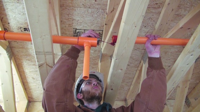 A heavy coat is applied to the pipe end.