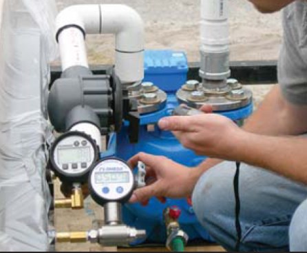 During the study, the assembly was placed on a pressure chamber and a vacuum pump drew a vacuum that was increased in 15-psf intervals until the assembly failed and the sheathing popped off the framing. For the fully foamed assemblies, this occurred at around 240 psf. The assemblies that had ccSPF fillets installed failed at 160 psf. The assemblies with sheathing alone nailed only with nails (6/12 schedule) failed at about 75 psf.