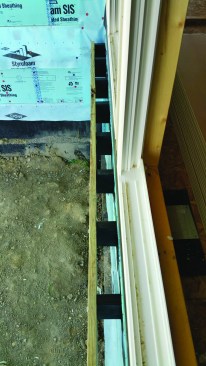 Specifically designed to accommodate full brick siding, the BR bracket offers 4 3â4 inches of clearance between the back of the ledger and the bracketâs mounting plate.