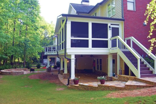 The author prefers to set flagstone patios and walkways in mortar over a concrete slab rather than over a sand or crushed-stone base. This method requires more attention to drainage details, because water can’t seep through the joints between the stones. 
