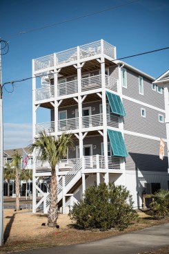 To maximize outdoor living space, coastal homes on small lots often have multiple decks, resulting in a "stacked deck" effect.