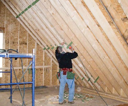 Ties made from Zip sheathing scraps connect 2x3 extensions to the 2x10 rafters to create a 14-inchdeep insulation cavity.