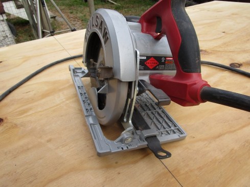 The Southpaw offers convenient on-board storage for the blade wrench.