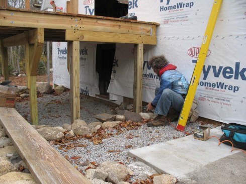I prefer to support the head of stairs independently of the deck frame to avoid overloading an end joist or a rim joist.  Here a single 2x6 is screwed to 4x4 posts and supported by 2x4 jacks resting on top of footings.  The 2x6 is in plane with and provides additional support to the end joist of the deck.