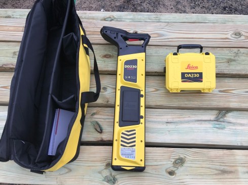 The Leica DD230 kit includes a carrying bag, the DD230 handheld locator, and the DA230 1-watt signal transmitter.