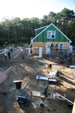 7:48a Just a small part of the giant crew on site handling dozens of different tasks.
