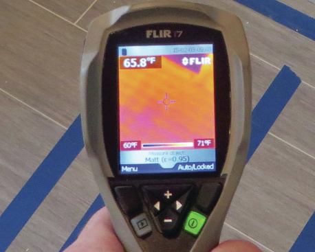 The Flir i7 autoranging has proven effective in use. The range can be manually locked.