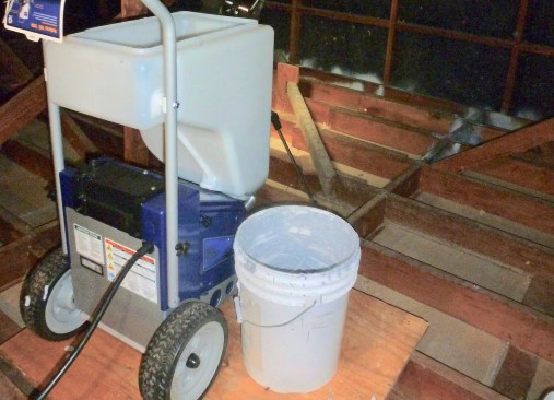 The Graco 1400 RXT is light, noisy, and portable.