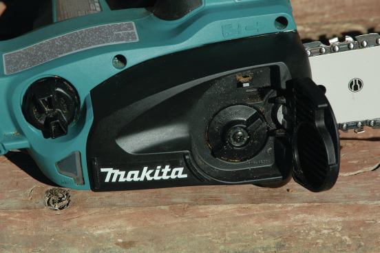 The saw can be used with either a pair of 18-volt batteries or a single 36-volt battery (shown). The single-battery configuration offers less runtime, but better balance.