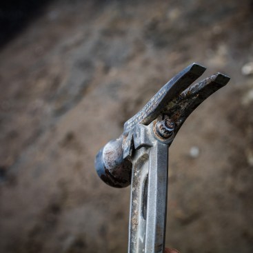 The M1 features a replaceable head, held on by a 3/8-in. bolt. The bolt spreads two wings that spread as it's tightening, locking the head onto the handle. 15 oz. smooth and milled faced heads are available, and a smaller finish head will be available soon. 