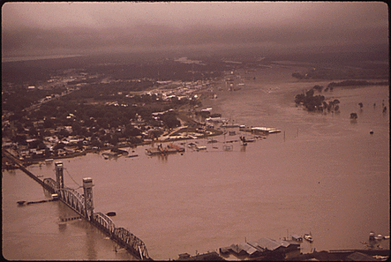 Near Morgan City, La., in 1973, the Mississippi river reached its highest level in more than 150 years. Unprecedented flooding occurred throughout the river basin. (photo: National Archives)