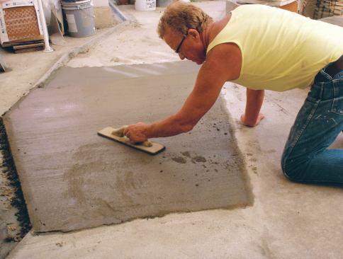 Once the mortar has set up a bit, use a wood float to produce a flat, coarse surface. A steel trowel would make the surface too smooth to bond well to the crack-isolation membrane that will be installed on top of it. 