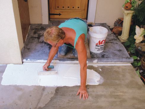 Once the first half of the sheet is fully embedded, smooth, and flat, lay protective boards on it, and fold back the other half of the sheet. Repeat the same steps as for the first half.