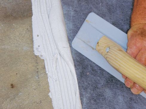 Remove excess mortar before fitting the adjacent sheet.