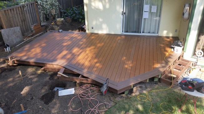 The author typically limits his use of Oz-posts to low freestanding decks on level ground, like this one.