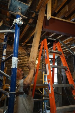 Prying against a joist pushes the first beam section into the pocket. 