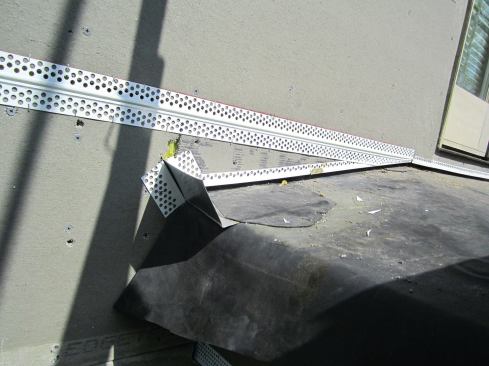 Where a horizontal joint intersects a roofline or bump-out, integrate the control joint with edge treatments at the base of a wall.