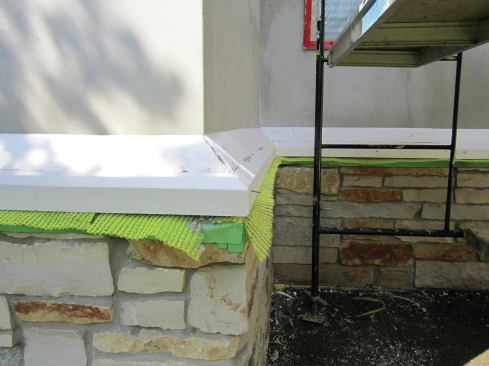 The beveled transition to the stone base is built up with layers of EPS.